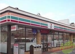 【神戸市西区岩岡町西脇のアパートのコンビニ】