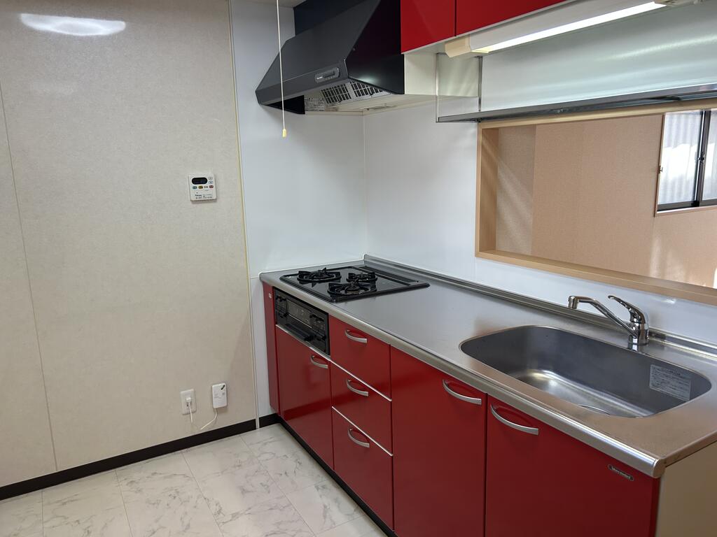 キッチン　３口システムコンログリル付きです。