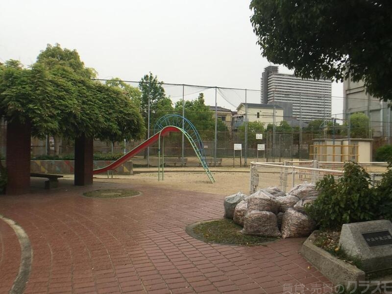 【大阪市城東区鴫野西のマンションの公園】