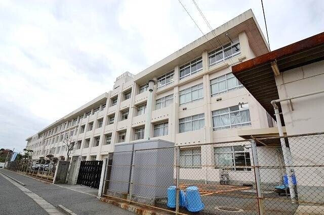 【広島市安佐北区口田のマンションの小学校】