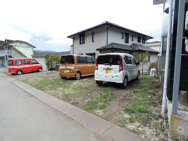 【セピアの駐車場】