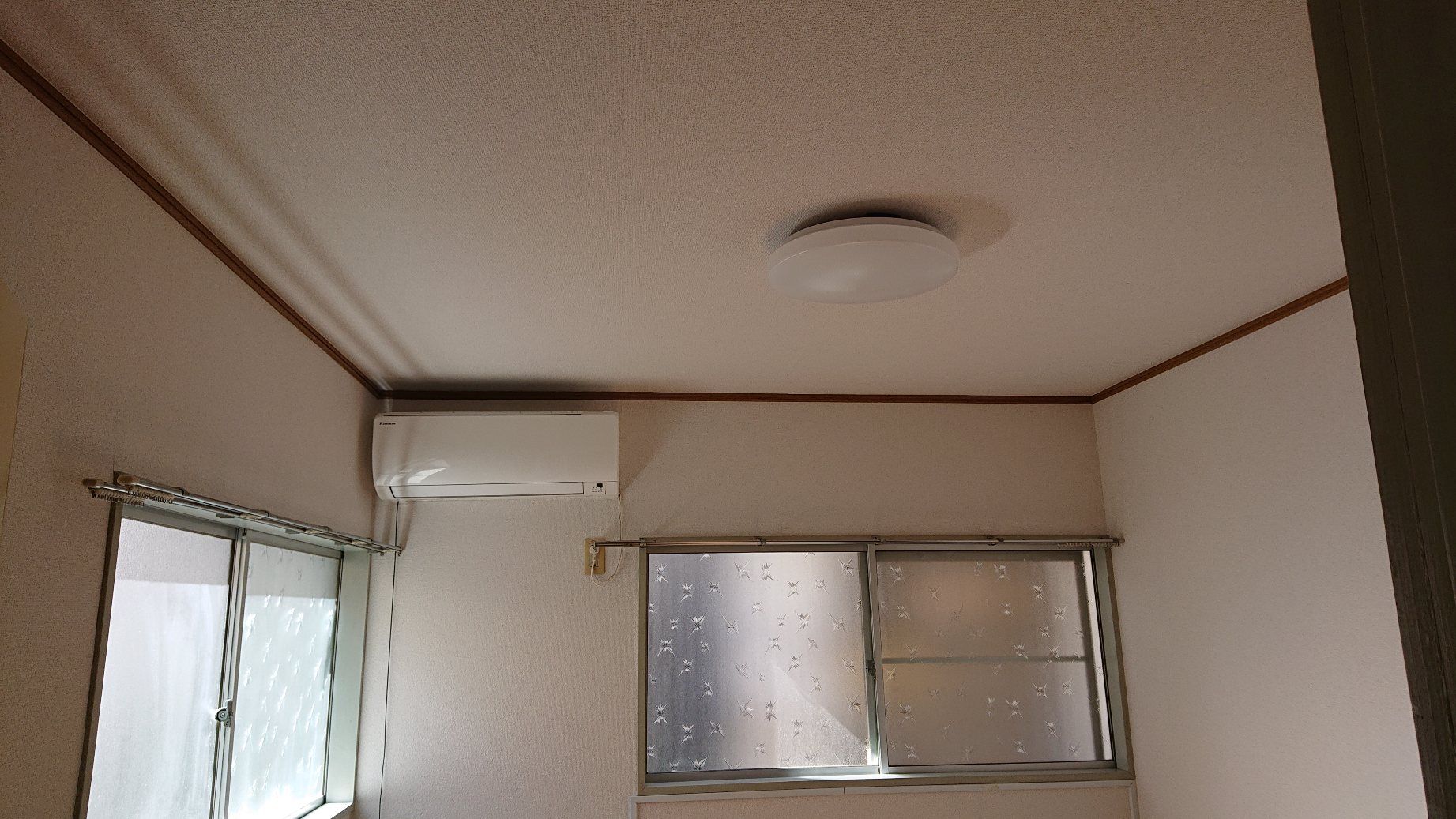 その他部屋・スペース　洋室の天井周辺の様子です。