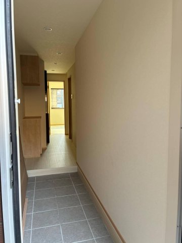 玄関　広い玄関で、自転車も中に置けて安心ですね。