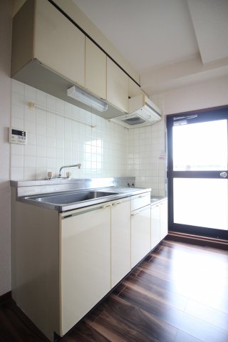 キッチン　広めのキッチンがあるのでお料理をよくされる方におススメです☆