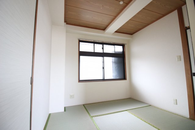 その他部屋・スペース　和室にも光が差し込みます♪