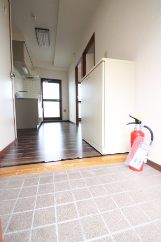 玄関　玄関から見るとこのようになっております！