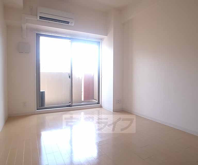 居室・リビング　清潔感のある室内