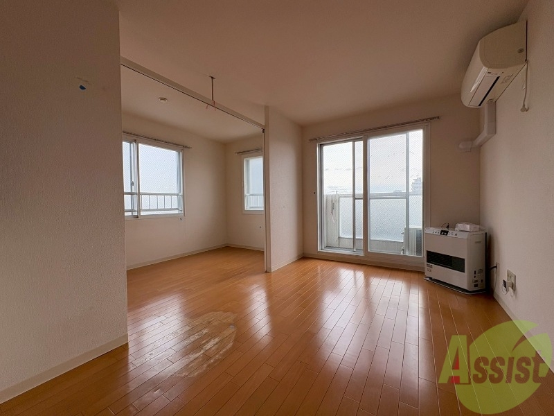 居室・リビング　広くてキレイなお部屋が広がっていて、充実した生活が送れそう。