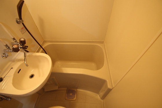バス・シャワールーム　※別号室の写真です