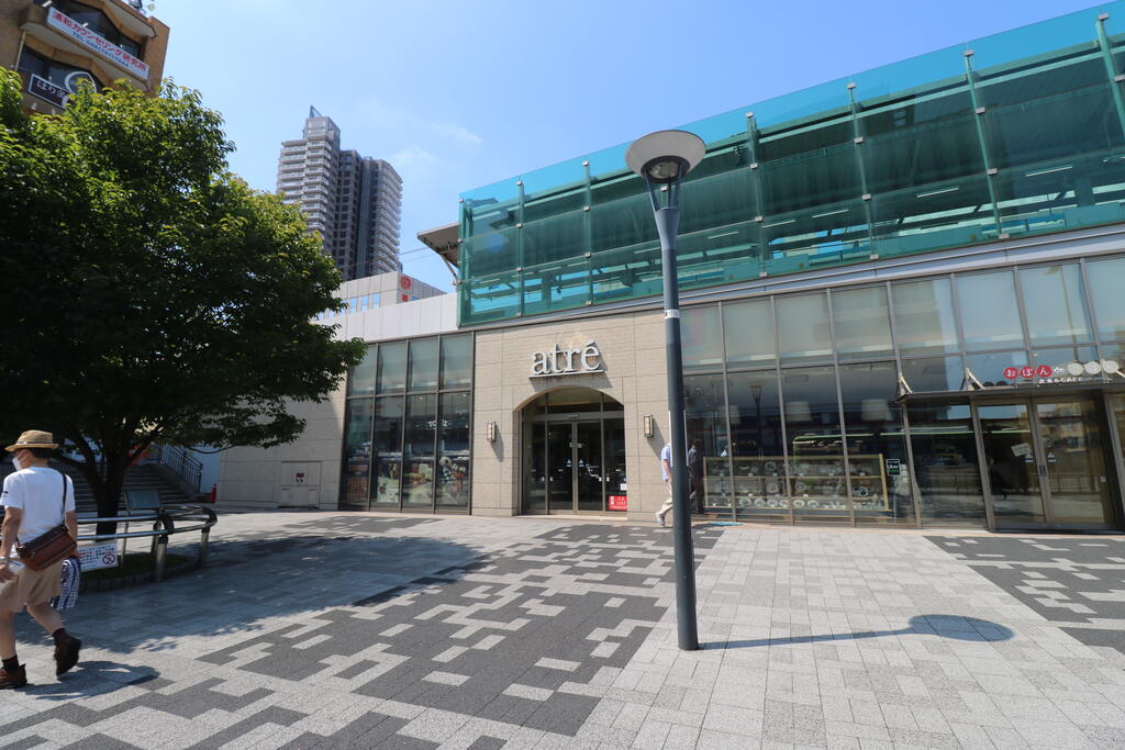 ドラックストア　トモズアトレ浦和店（ドラッグストア）まで804m