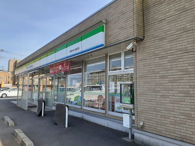 コンビニ　ファミリーマート（コンビニ）まで400m