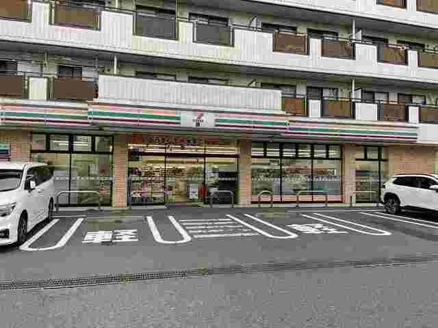 コンビニ　セブンイレブン（コンビニ）まで270m