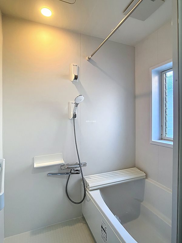 バス・シャワールーム　新品交換済み