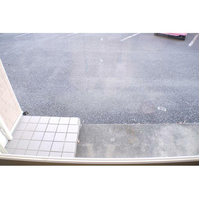 玄関　只今修繕中！前回募集時の写真となります。現況優先。