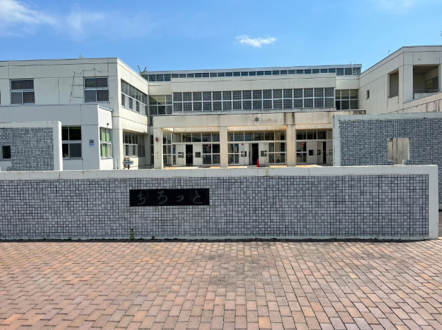 小学校　幕別町立白人小学校（小学校）まで944m