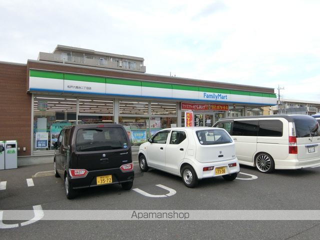 コンビニ　ファミリーマート（コンビニ）まで296m