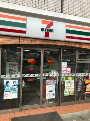コンビニ　セブンイレブン 港区三田5丁目店（コンビニ）まで236m