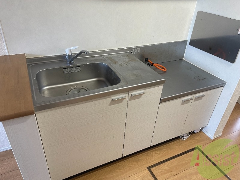 キッチン　まな板を置くスペースがあり、使いやすそうなキッチンですね。