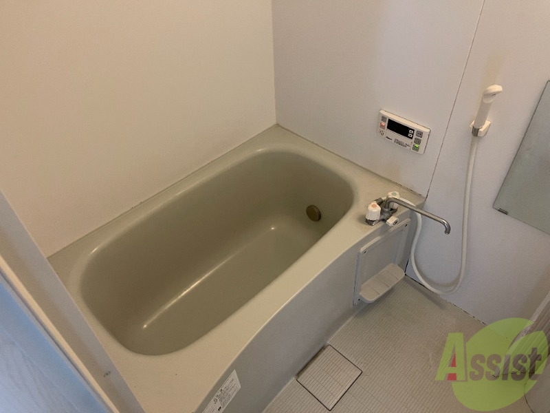 バス・シャワールーム　追焚機能が付いているので、毎日の疲れを湯船で癒してください。