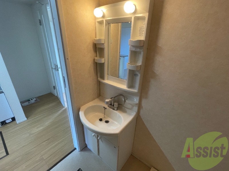 洗面設備　洗面所は独立しているので、朝の忙しい身支度もこちらでどうぞ。