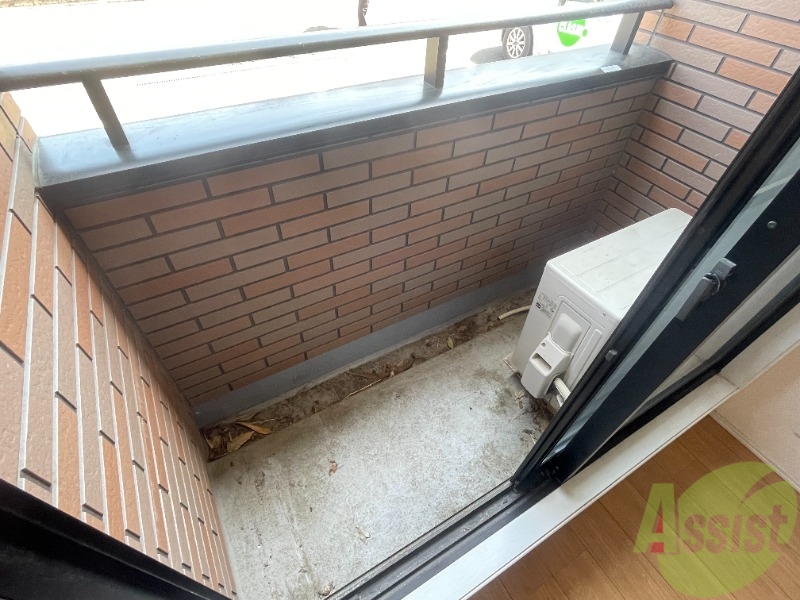 バルコニー　こちらはバルコニーです。洗濯物はこちらで干してください。