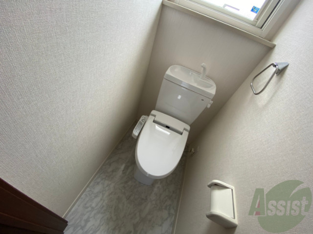 トイレ　ウォシュレット機能がついたトイレ。安心して使用できますね。