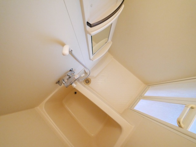 バス・シャワールーム　落ち着いた空間のお風呂です