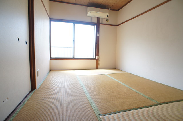 居室・リビング　南向きで日当たり良好なお部屋！暖かな日差しが入ります♪