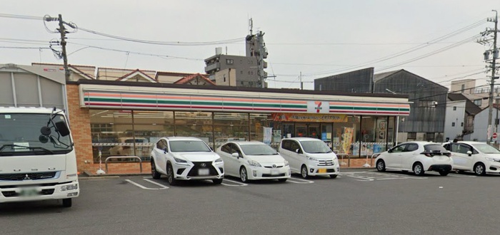 コンビニ　セブンイレブン（コンビニ）まで257m