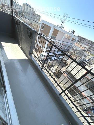 バルコニー　陽当たり良好なバルコニーです