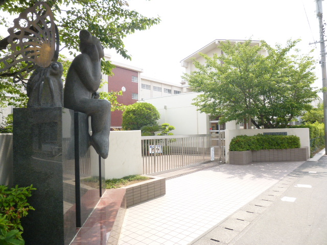 中学校　袋井市立袋井中学校（中学校）まで278m