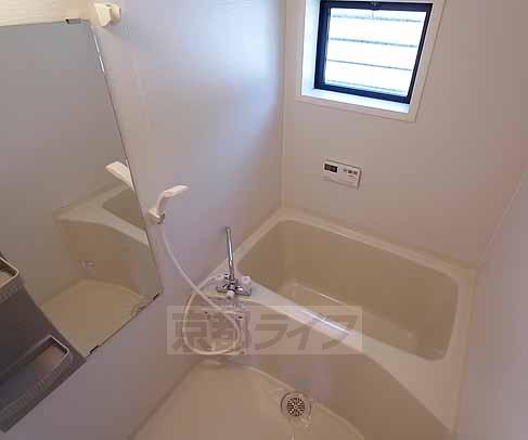 バス・シャワールーム　窓も有り通気の良い浴室