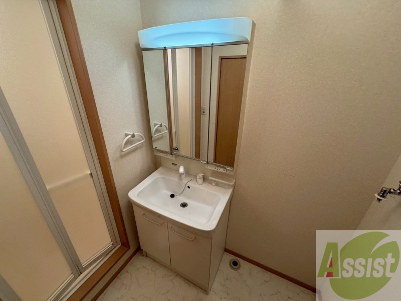 洗面設備　こちらに洗面台があります。朝の洗顔はこちらで。