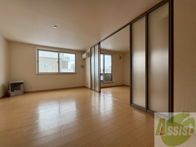 居室・リビング　広くてキレイなお部屋が広がっていて、充実した生活が送れそう。