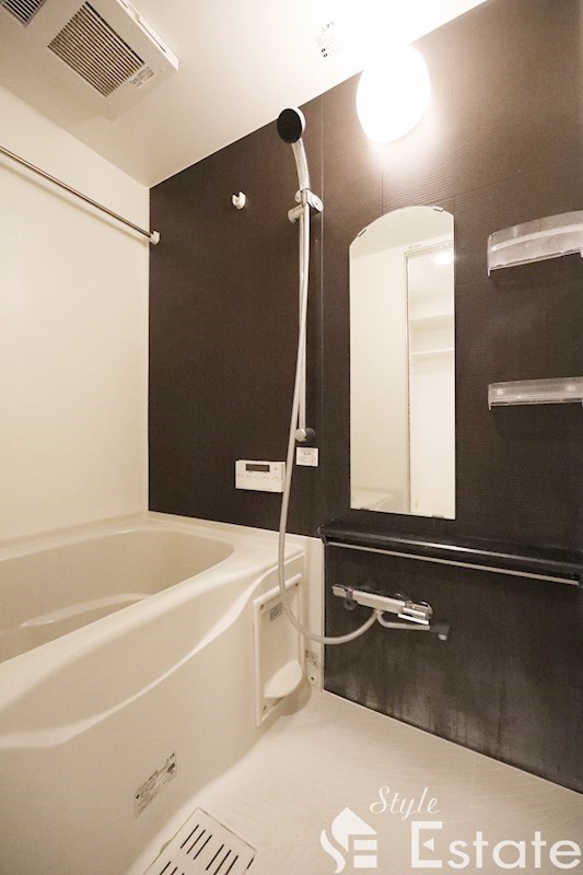 バス・シャワールーム　バスルーム　追い炊き機能付き