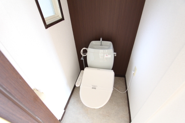 トイレ　トイレ壁アクセントクロス