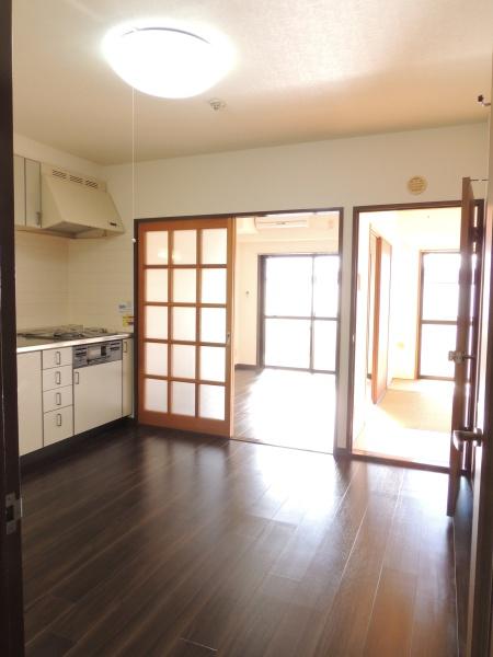 居室・リビング　別の部屋より