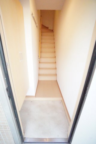 玄関　※同物件・同タイプの写真です。