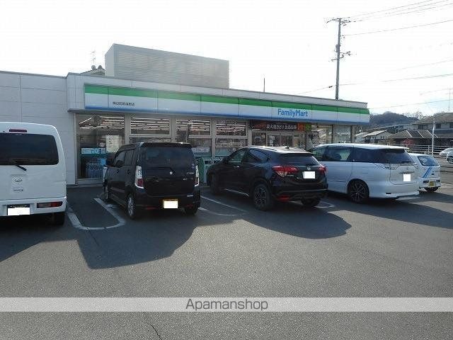 コンビニ　ファミリーマート神辺新湯野店（コンビニ）まで500m