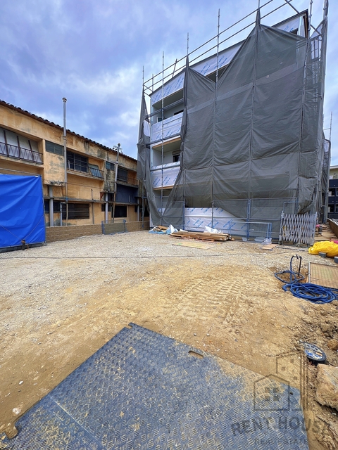 駐車場　外観（建設中）