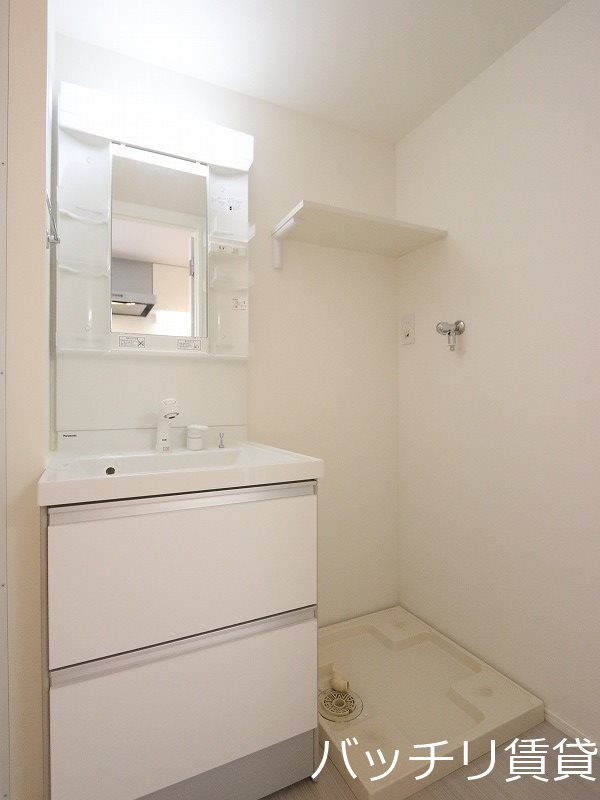 洗面設備　画像は別号室の為、現状優先となります。