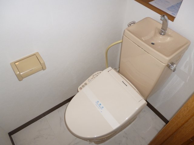 トイレ　トイレもきれいです