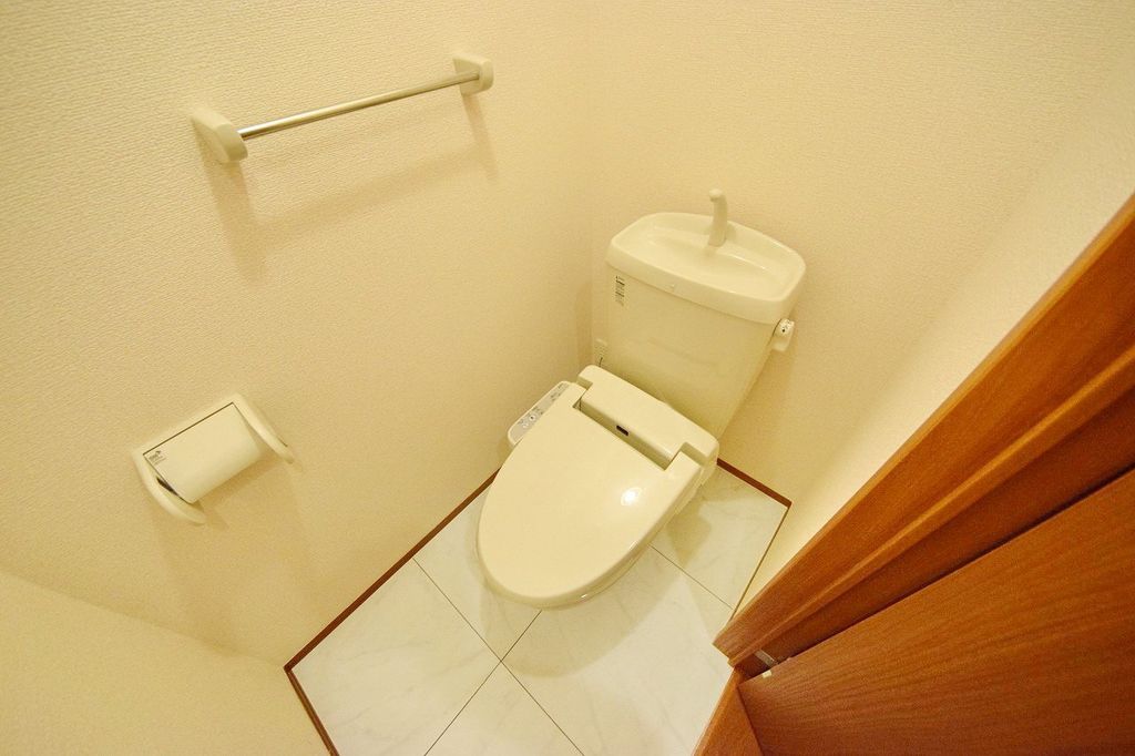 トイレ　※別号室参考写真です