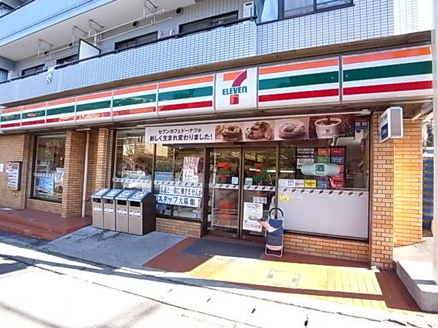 コンビニ　セブンイレブン川崎西生田店（コンビニ）まで261m