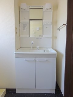 洗面設備　写真はC-2号室(参考)