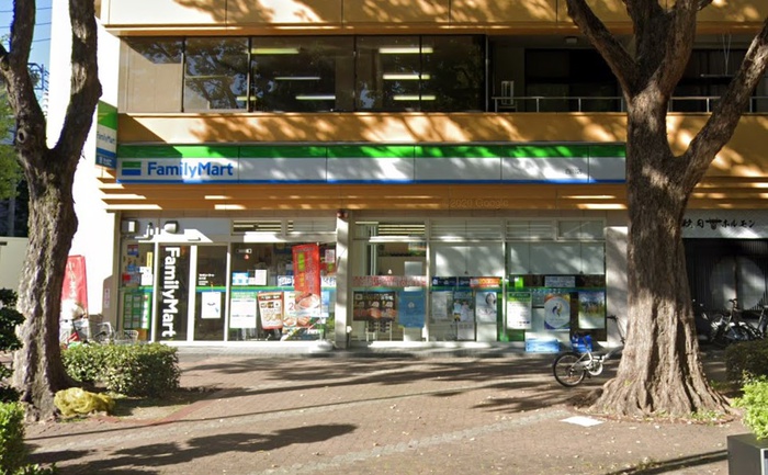 コンビニ　ファミリーマート白川店（コンビニ）まで120m