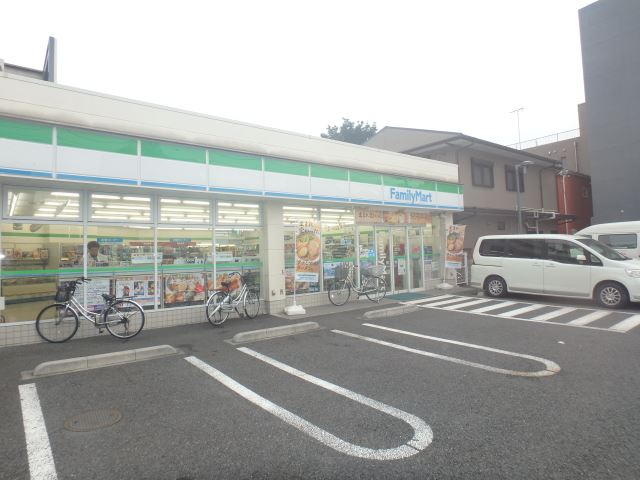コンビニ　ファミリーマート（コンビニ）まで120m