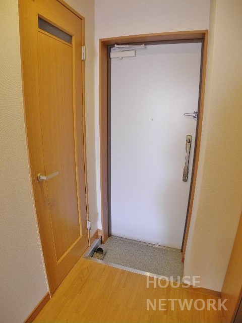 玄関　南西位置角部屋が募集開始です