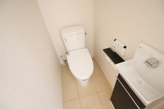 トイレ　※別室の参考写真の為、現況優先です。