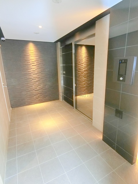 エントランス　防犯カメラTVモニター付オートロック宅配BOXメールBOX